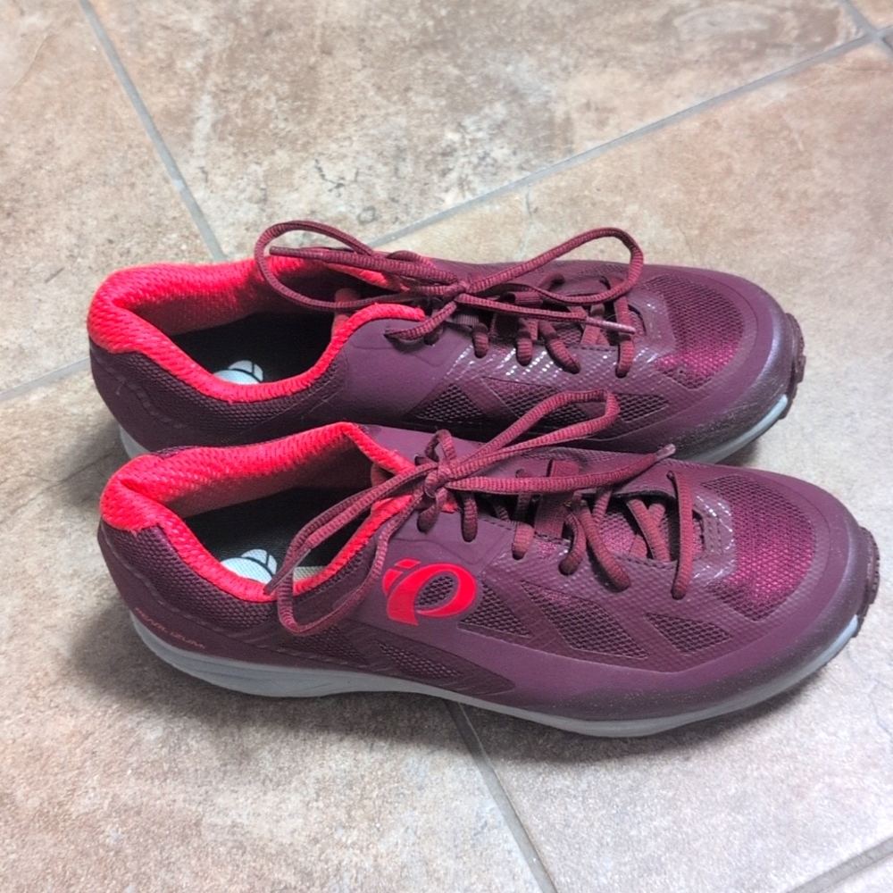 Pearl Izumi Cycling Shoes with SPD clips EUC